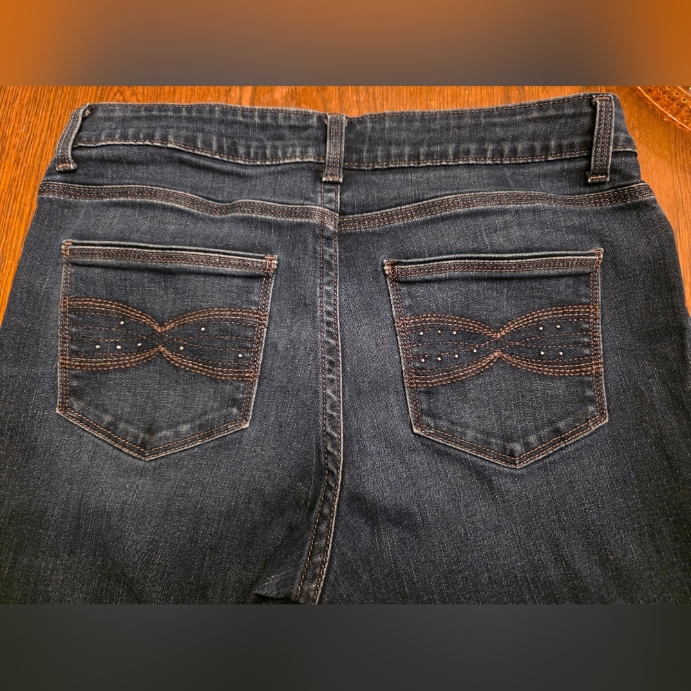 Lee Women's Perfect Fit Straight Leg Jeans. Sz 12 Short.  26" Inseam.  9" Rise - Picture 2 of 9